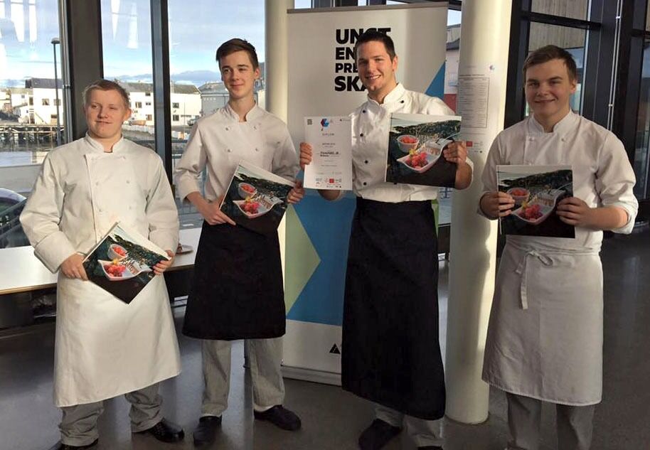 Sigve Pedersen, Amund Aune, Elias Johansen og Stefan Stojanovic fra Foodmore UB ved Kirkenes videregående skole reiser neste uke til Italia for å lære mer om italiensk mat og kultur.
 Foto: UE Finnmark
