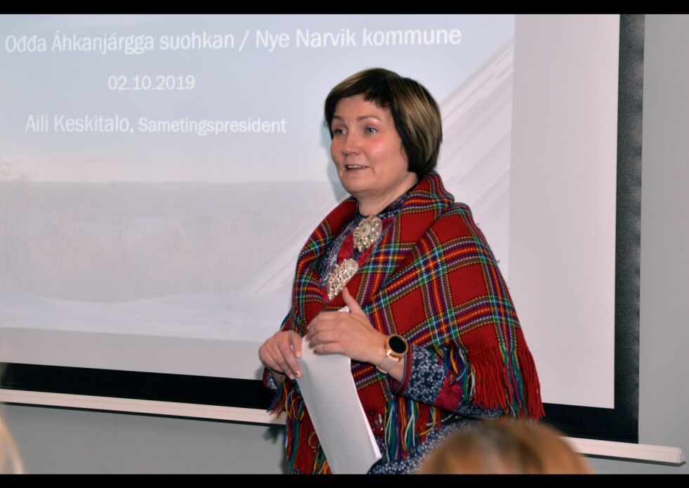 Sametingspresident Aili Keskitalo (NSR) orienterer fellesnemnda i nye Narvik om hva det innebærer for en kommune å være med i forvaltningsområdet for samisk språk.
 Foto: Steinar Solaas