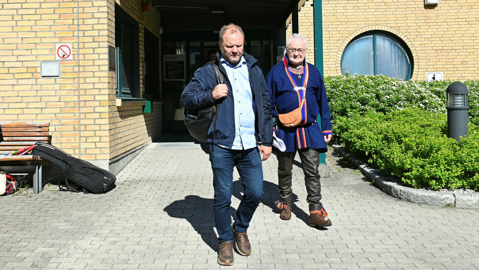 Daglig leder i Øyfjellet Wind AS, Erik Mortensen, og Torstein Appfjell, distriktsleder i JiIllen-Njaarke, på vei ut av retten for siste gang.
 Foto: Irmelin Klemetzen