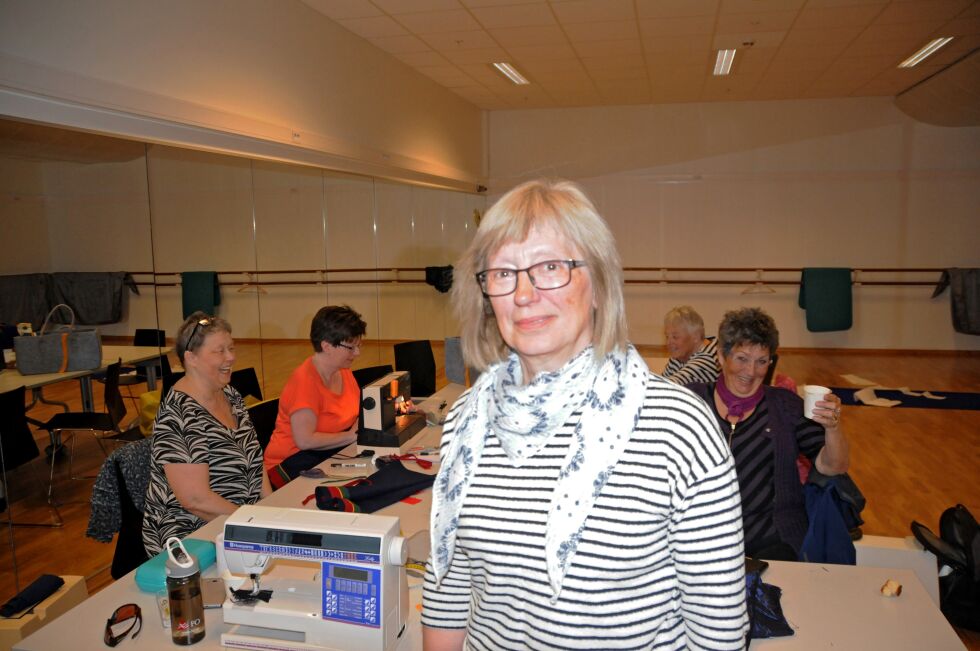 Lærer Elle Marit Eira fikk mye skryt av deltakerne. Fra venstre bak Eira ser vi Marit Ravna Bornøy, Vigdis Rask, Liv Kalliainen og Inger Smuk.
 Foto: Hallgeir Henriksen