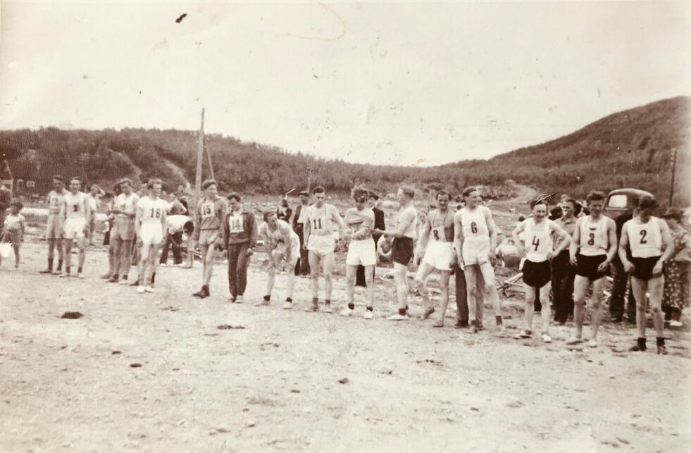 Bildet er fra rundt midten av 1950-tallet, og er tatt før starten på et terrengløp på Sandnes.