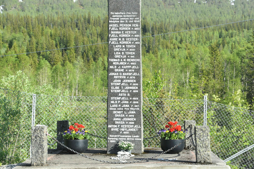 Dunderlandsulykken skjedde den 5. juli 1948, da en buss med reindriftssamer kjørte ut i den flomstore Ranaelva.
 Foto: Geir Gisnås