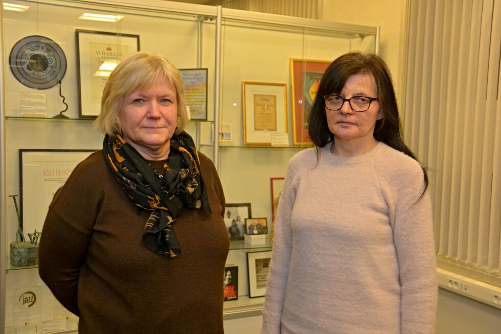 I dag jobber daglig leder Sara Marlene Stødle og samisk språkmedarbeider Anne Marie Anti ved samisk språk- og kultursenter i Porsanger. De to hadde håpet på å få en språkmedarbeider til, slik at befolkningen kan få et enda bedre samisktilbud. Men Porsanger kommune sier nei.
 Foto: Kristin Marie Ericsson