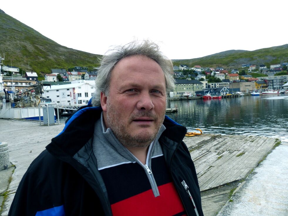 Havnesjef Leif Gustav Prytz Olsen kan føre inn ti millioner kroner i ekstra fortjeneste for havna i år; som følge av LNG-omlastingen som foregår på Sarnesfjorden.
 Foto: Geir Johansen