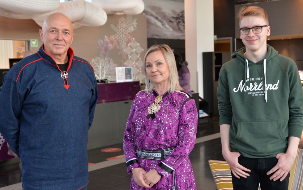 Arild Pettersen Inga, Hege Anita Karlsen Bakken og Nathaniel Holan Larsen topper i Vesthavet for Bargiidbellodat.
 Foto: Steinar Solaas