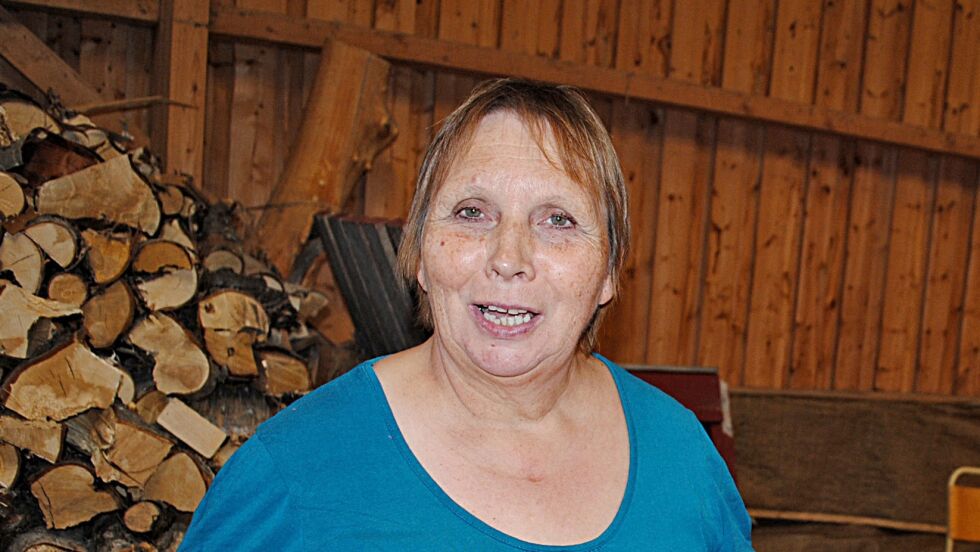 Esther Utsi i Austertana mener bygdas befolkning må komme seg vekk fra Facebook-diskusjoner og si sin mening der de blir hørt.
 Foto: Hilde Porsanger (arkiv)