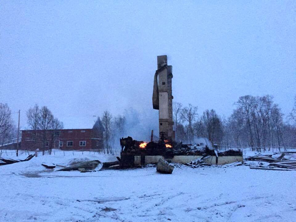 Boligen i Austertana brant ned til grunnen natt til søndag.
 Foto: Privat
