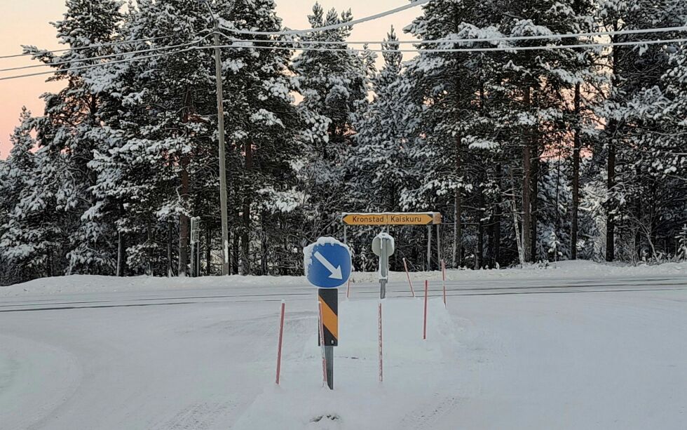 Raipasveien i Alta blir forkjørsvei. I det­te kryss­et vil kjø­ren­de fra Øvre Alta fra og med 27. no­vem­ber ha vi­ke­plikt, ifølge fyl­kes­kom­mu­nens Kri­sti­an Øver­nes, som har tatt bil­det.
 Foto: Kristian Øvernes/TFFK