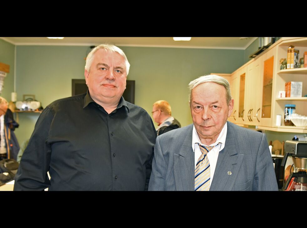 Bjørnar Pedersen (til venstre) lørdag overtok som styreleder etter at Einar R. Johansen fikk den avløsningen han hadde bedt om, var det 31 år siden forrige lederskifte i Ságat-styret.
 Foto: Lars Birger Persen