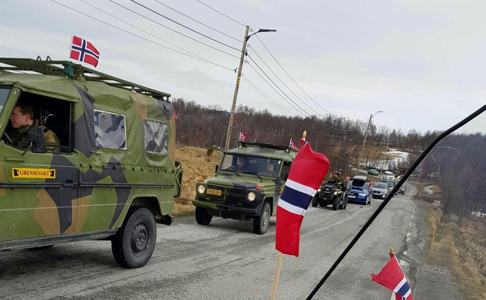Sol­da­ter og be­fal fra Jar­fjord gren­se­kom­pa­ni bi­dro un­der fei­rin­ga med både jee­per og ATV-er.
 Foto: Privat