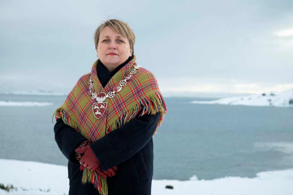 Ordfører Aina Borch er bekymret for fremtiden til Porsanger kommune, og føler situasjonen er fastlåst.
– De som er rasende på meg, hører ikke på hva jeg egentlig sier. Hva som er den egentlige bekymringen og den utfordringen som jeg mener er den viktigste for oss å løse, sier ordføreren.
 Foto: Karolina Ulfig