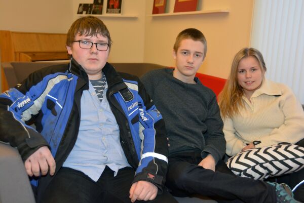 Elevene må velge: skole eller hjem