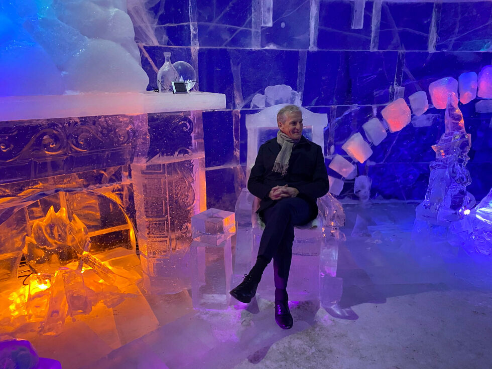 Flere av studentene har vist interesse for å jobbe i Kirkenes senere. Bildet er fra da Jonas Gahr Støre besøkte snehotellet i 2022.
 Foto: Hallgeir Henriksen