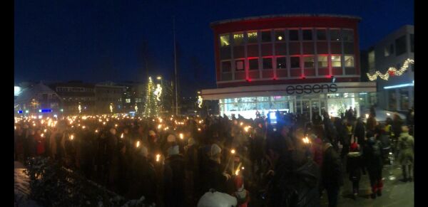 Støtte og medfølelse på torget i Tromsø