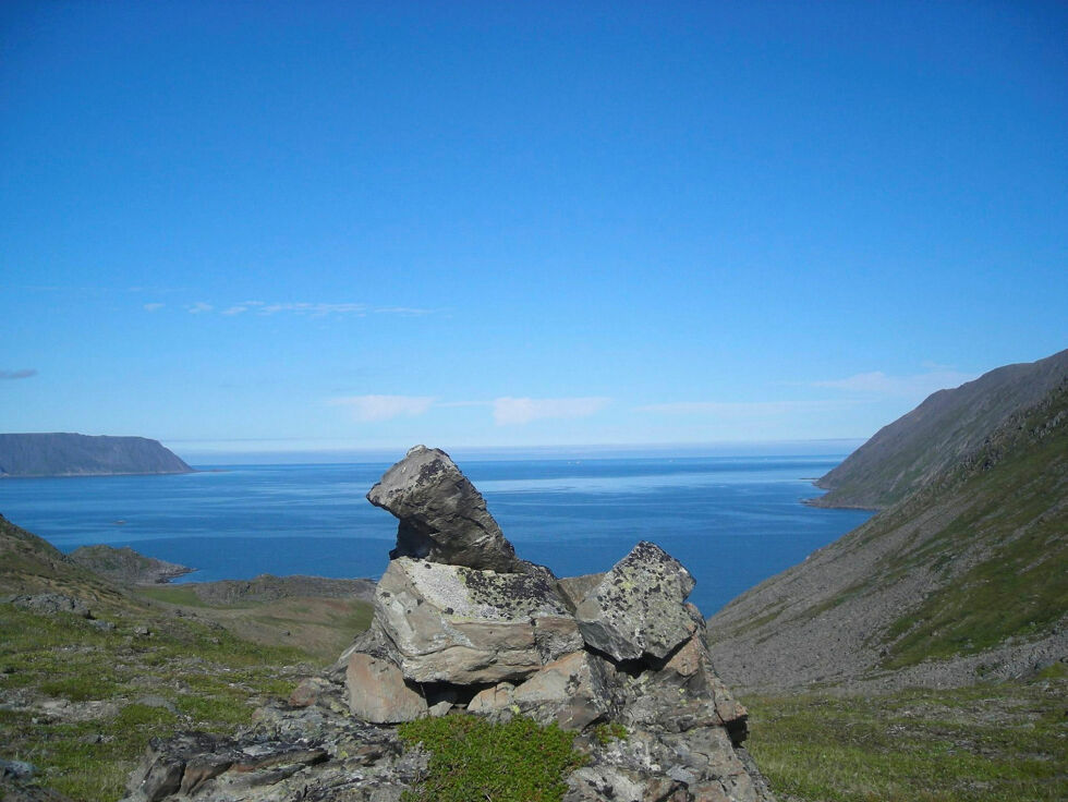 Det har vært mye klarvær og varmt i Finnmark i sommer. Flere vær-rekorder har blitt slått. Foto fra Magerøya i Nordkapp kommune.
 Foto: Geir Johansen