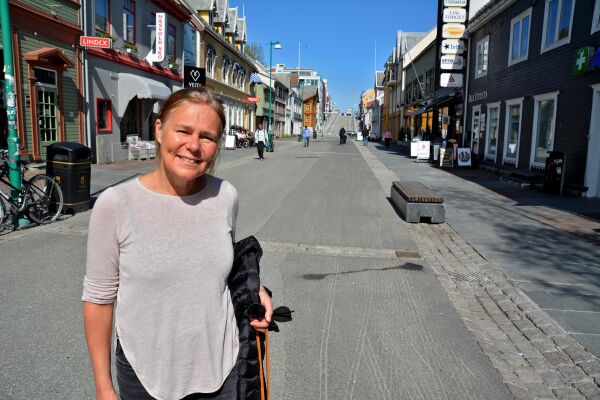 Irene leder arbeidet med en viktig samisk utsmykking