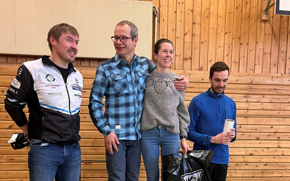 Det var denne gangen plass til alle deltakerne på seierspallen etter Aldonrennet. Stein Joks og Kaisa Hjelløkken vant henholdsvis herre- og dameklassen, mens Juhán Niillas Wigelius og Øyvind Erichsen kom inn som nummer to og tre i herreklassen.
 Foto: Marit Kjerstad