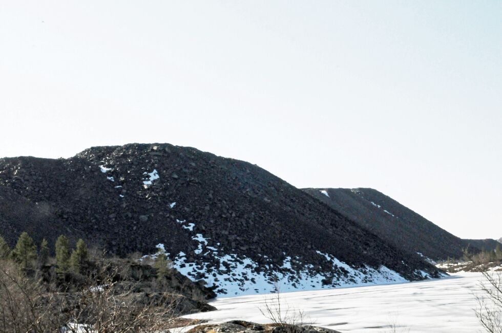 Om Sydvaranger får godkjent sin konsesjonssøknad for gruvedrift, kan det bety at dagens gråbergtipper vil bli mye høyere.
 Foto: Hallgeir Henriksen