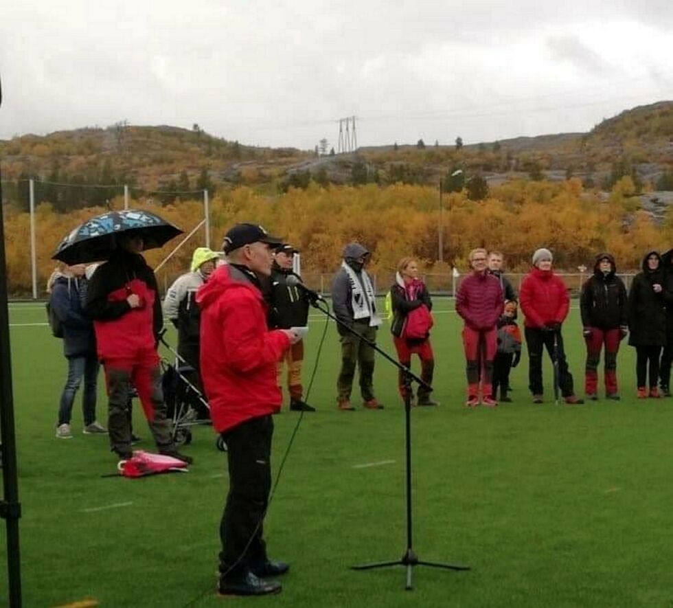 Pro­sjekt­le­der Fro­de John­sen i HIL takka alle bi­drags­gi­ve­re, og i sær­de­les­het kom­mu­nen for at ba­nen har blitt en rea­li­tet.