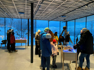 Snøhotellet åpner ny resepsjon med samisk kunst