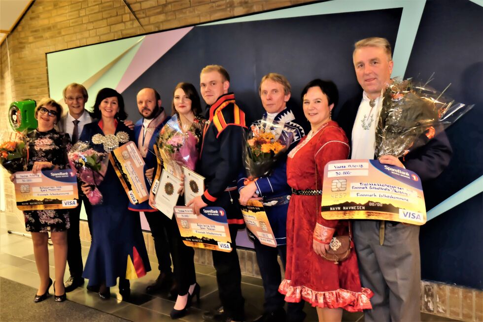 Fra venstre: Bjørg Masternes, hovedutvalgsleder Geir Ove Bakken, Marit Hætta Øverli, Klemet Anders Buljo, Maria Malinina, Jørgen Pedersen, Tor Asle Varsi, fylkesordfører Ragnhild Vassvik og Paul Erling Andersen.
 Foto: Bjørn Hildonen