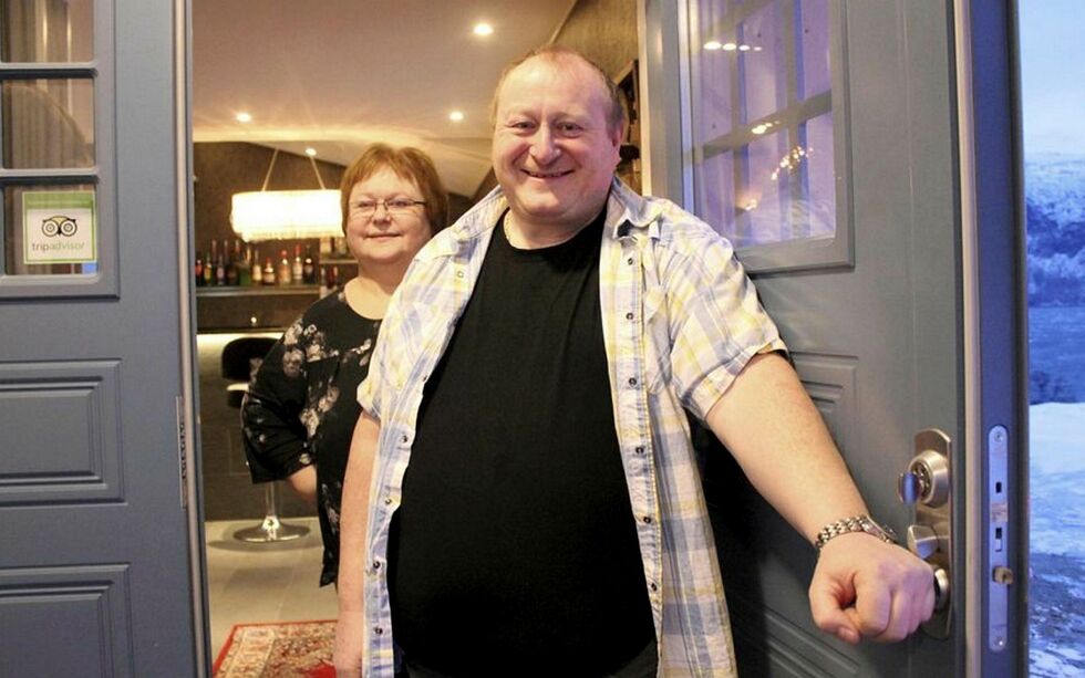 Svein Ja­kob­sen og Aud Sole Haugen i Arc­tic Pa­no­ra­ma Lod­ge vil jus­te­re til­bud­et til et nytt mar­ked. Foto: Arc­tic Pa­no­ra­ma Lod­ge