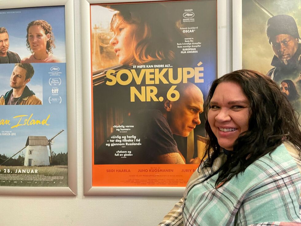 Kinosjef Susanne Fjeldbu er glad for at grenseboeren i Kirkenes kjenner sin besøkelsestid og lot seg glede over «Sovekupé nr. 6».
 Foto: Birgitte Wisur Olsen