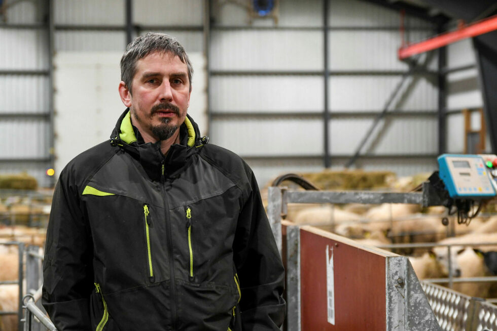 Robert Severin Pedersen er lite fornøyd med statens forvaltning av rovdyr.
– Det virker som om det er kjæledyrene deres, at de må tas vare på for enhver pris.
 Foto: Irene Andersen