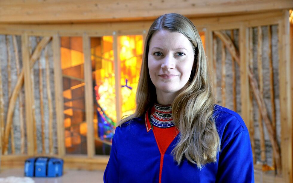 Josefina Skerk er daglig leder ved Sijti Jarnge i Aarborten/Hattfjelldal og håper at årets sommerutstilling frister mange til et besøk.
 Foto: Steinar Solaas