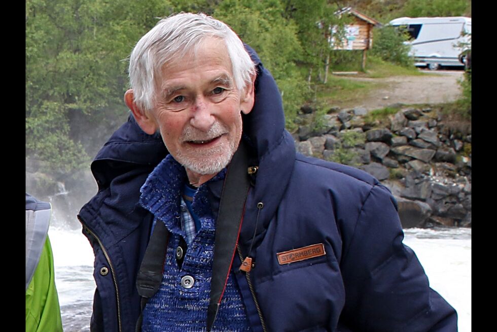 Rolf Arvola i sitt rette element, ved Njávddámjohkas bredd.
 Foto: Silje L. Kvammen