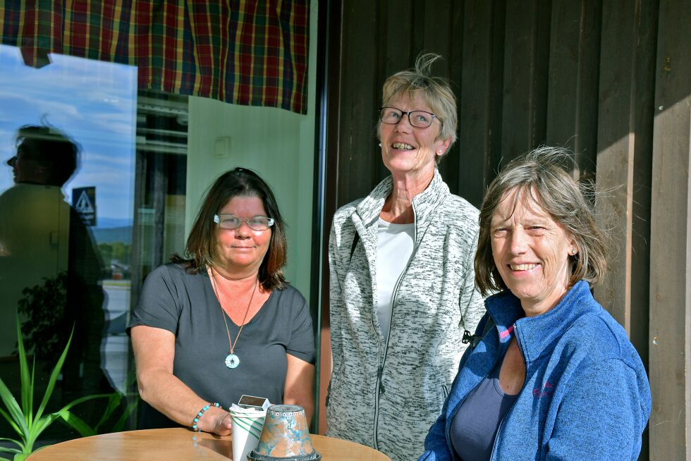 Monica Dagsholm, Kari Droigk og Nina Braaten var blant de heldige som hadde mulighet til å overnatte privat i nærheten av flyplassen. De fleste passasjerne fikk overnattingsplass, men noen få måtte sove på flyplassen. Foto: Irene Andersen
 Foto: Irene Andersen