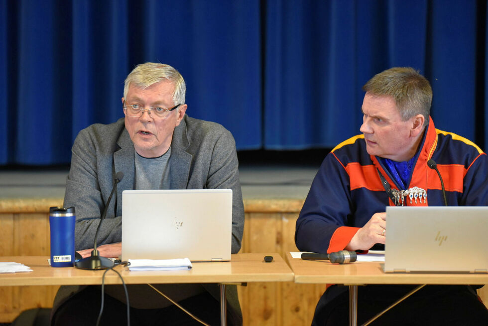 Ordfører Svein Atle Somby (t.h.) med nåværende kommunedirektør Kurt Maurstad.
 Foto: Irene Andersen
