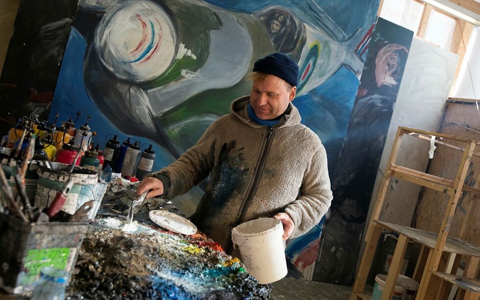 Den norske kunstneren Vebjørn Sand inspireres av det samiske. Han sier til Ságat at han føler seg trukket mot nord, og kan tenke seg å tilbringe mer tid i samiske områder fremover.
 Foto: Roseslottet