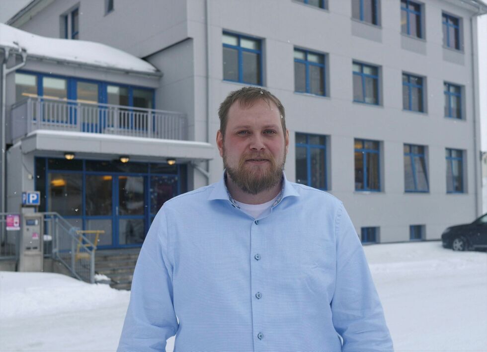 Man­dag be­gyn­te Er­land Hannes Pe­der­sen i ny­opp­ret­tet still­ing som næ­rings­kon­su­lent i Nord­kapp.
 Foto: Geir Johansen