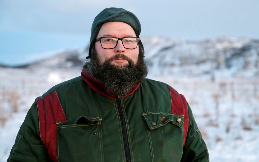 Det er krevende tider for Jon Nikolaisen og andre bønder, blant annet som følge av manglende veterinærdekning.
 Foto: Irene Andersen