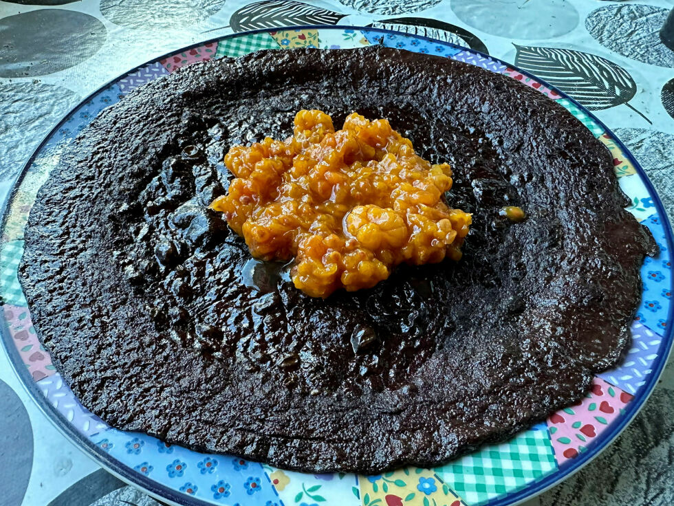 Når blodpannekaker serveres med honningbraserte multer blir det litt fest over det.
 Foto: Hallgeir Henriksen