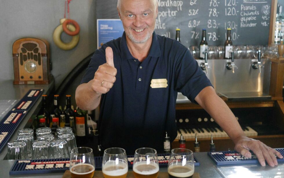 Tore Fosse er glad for at det lo­kalt lag­de ølet har vist seg å slå godt an både blant fast­bon­de og til­reis­en­de. Nå ser man frem til å ut­vik­le fle­re nye øl­ty­per. FOTO: GEIR JO­HAN­SEN