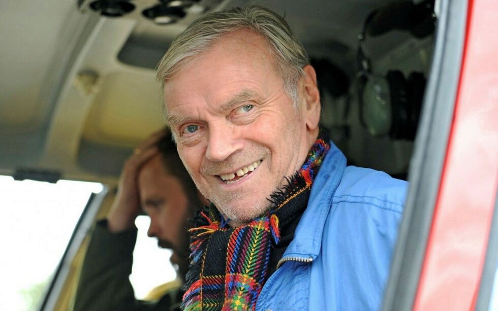 Le­met-Jon Ivvár (Odd Ivar Sol­bakk) går hardt ut mot FeFo med sty­re­leder Kurt Pas­vik­bam­sen Wi­kan i spis­sen. Her ser vi Ivvár på he­li­kop­ter­be­far­ing i for­bind­el­se med det plan­lag­te vind­kraft­ver­ket til Gren­se­lan­det AS.
 Foto: Karsten Ugelvik