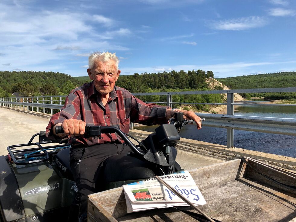 Eldstemann i bygda Bieskkenjárga utenfor Karasjok, Nils Johnsen er takknemlig for hver dag han får oppleve.
 Foto: Stein torger Svala