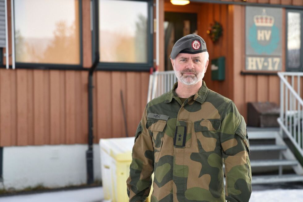 – Det kan hen­de du får meg ut av Finn­mark, men du får ald­ri Finn­mark ut av meg, sier sjef HV17, oberst­løyt­nant Stein Høye, som skal vid­ere til en ny jobb i For­svars­sta­ben.
 Foto: Kristin Humstad