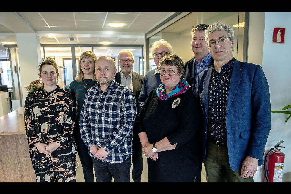 Fra venstre Karoline Heggedal, Sør-Varanger kommune, Anja Salo, Barentssekretariatet, Harald Sørensen, kommunen, Erik Svedal, generalkonsulatet i Murmansk. Tore Gundersen, Reidun Laura Andreassen, Markus Karlsen og Trond Magne Henriksen, alle Finnmark fylkeskommune.
 Foto: Jonas Karlsbakk, Barentssekretariatet