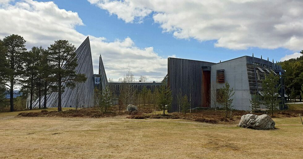 Til høst­en skal 39 av de 635 kan­di­da­te­ne ta plass i ple­nums­sal­en i sa­me­tings­bygg­et i Kar­as­jok.
 Foto: Steinar Solaas