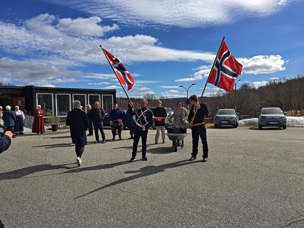 Årets feiring av 17. mai i Neiden kan ha vært den siste på den nedlagte skolen.
 Foto: Privat