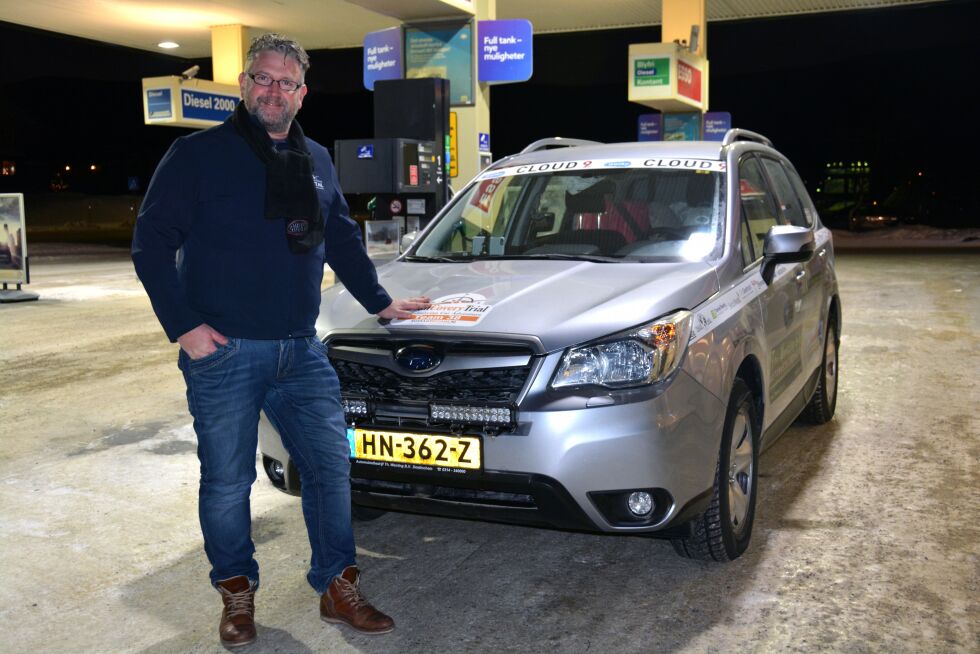 Martin Drost innrømmer at Lakselv var litt kald denne onsdagen, men han synes at både temperaturen og opplevelsen er flott.
 Foto: Kristin M Ericsson