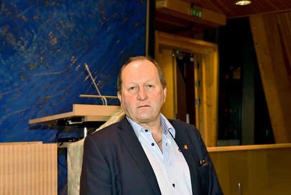 Mener NSR taler med to tunger