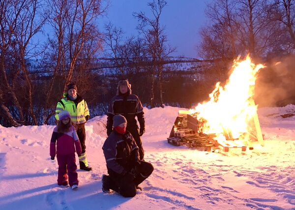 Bål mot landbruksmeldinga