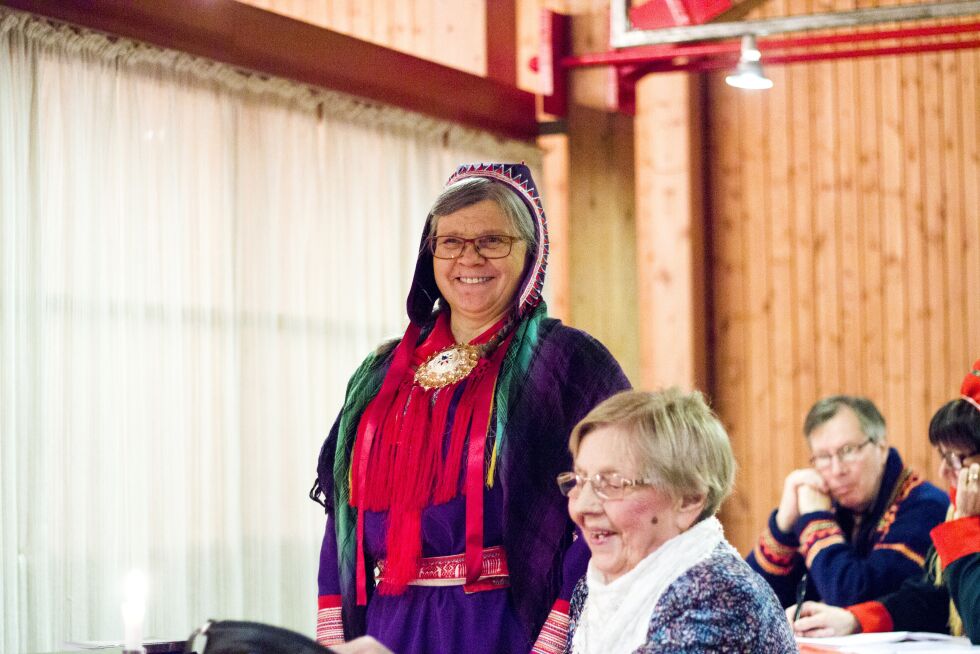 Rávdná Turi Henriksen tar imot alle tilbakemeldinger, og konstruktiv kritikk folk har til den nye bibelteksten. Dette er viktig for å få en så god tekst som mulig, som appellerer til så mange som mulig.
 Foto: June Helén Bjørnback