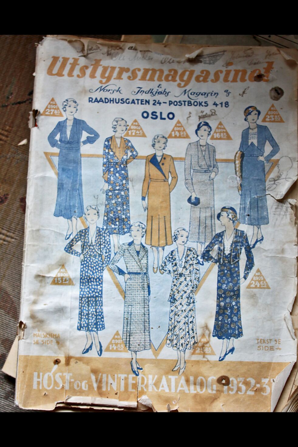 Gamle dagers postordrekatalog het Utstyrsmagasinet, katalogen er fra 1930-tallet, men eksisterte fremdeles på 1950- og 60-tallet.
 Foto: Randi Irene Losoa