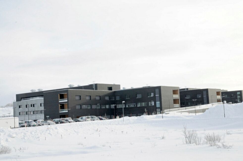 Mer enn er 2.500 behandlinger og konsultasjoner er blitt utsatt i løpet av mars måned ved sykehusene i Kirkenes (bildet) og Hammerfest.
Foto: Hallgeir Henriksen