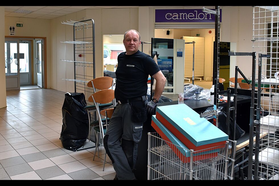 Trond Even Borch fra skadesaneringsfirmaet Recover Nordic AS sier kjøpesenteret etter fem ukers arbeid nå er innflyttingsklart.
 Foto: Bjørn Arne Johansen